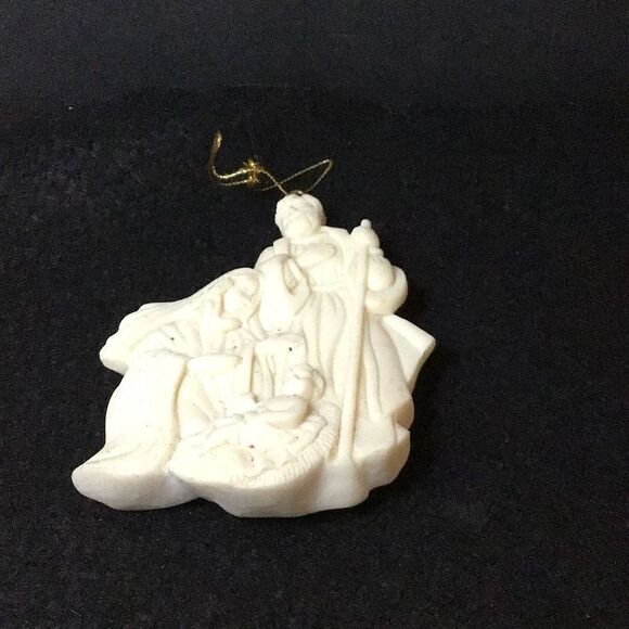 Vintage Avon, holy family, manger ornament - Picture 2 of 4